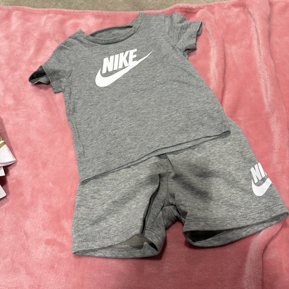 Nike boys toddler short set sz 18m